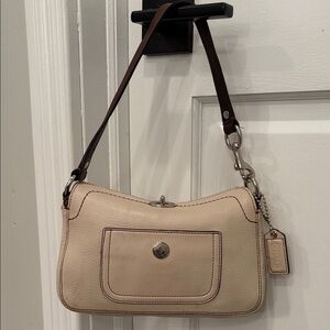 Coach Chelsea Turnlock Shoulder Bag 8A37